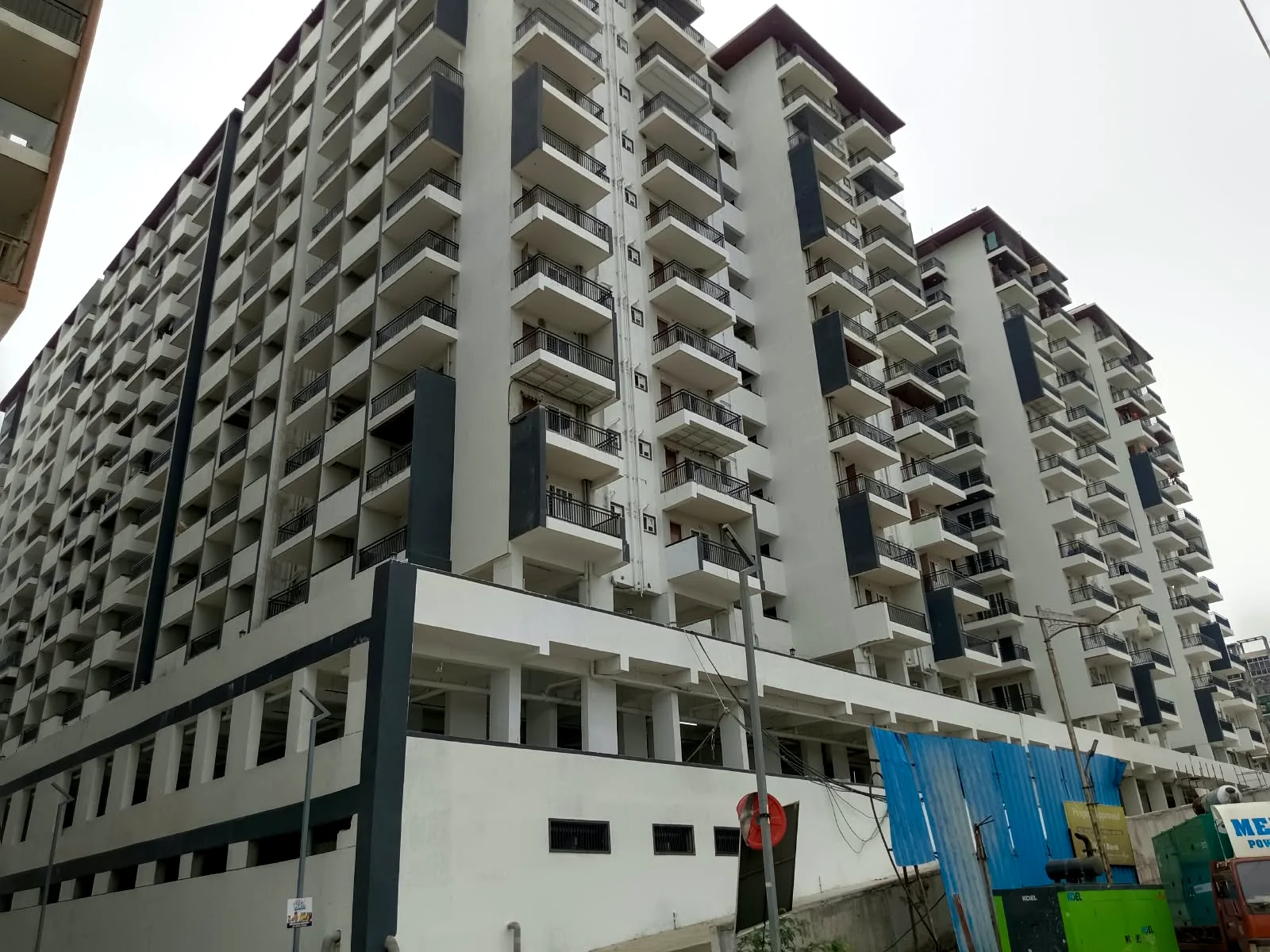 Royal Orchids - Royal Orchids tower view